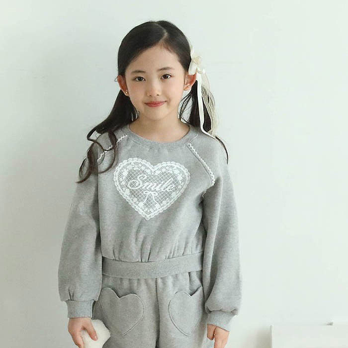 中大童女童短款加绒蕾丝爱心卫衣 VIVIELLY韩国童装代购26冬款973