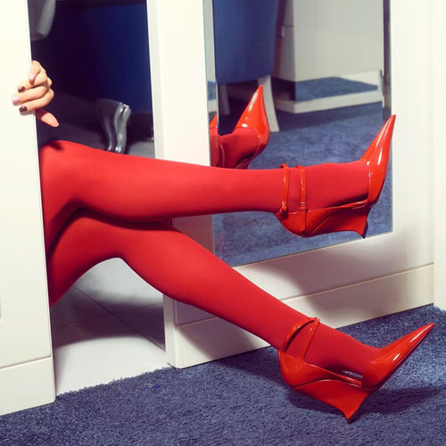 乐慧美坡跟高跟尖头红色时装凉鞋