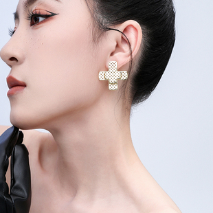 超现实主义 NOTTU原创设计金属创可贴镂空耳环潮流街头感个性耳饰