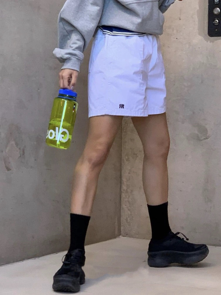 韩国小众 刺绣挺括质感松紧腰白色休闲短裤女 2024春夏新款