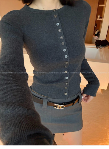 一排排扣～小众设计 修身简约高级丝光羊毛针织衫开衫包邮