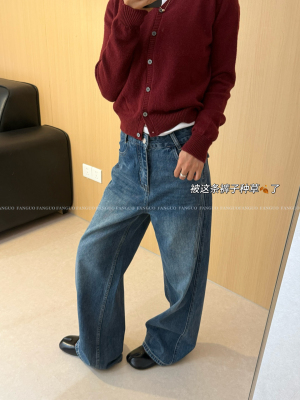 修饰腿型无可挑剔！高品质复古经典蓝直筒弯刀牛仔裤女