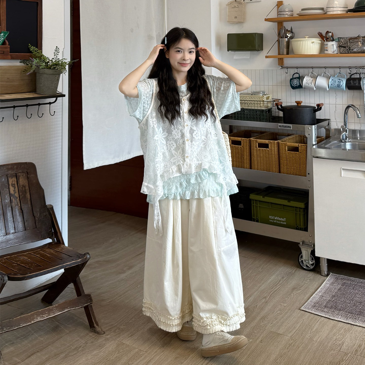 大码女装夏季胖mm蕾丝拼接短袖T恤吊带马甲裤子叠穿宽松三件套装