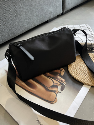 2025简约帆布枕头包防水牛津布单肩斜挎包轻便运动工装女包骑行包