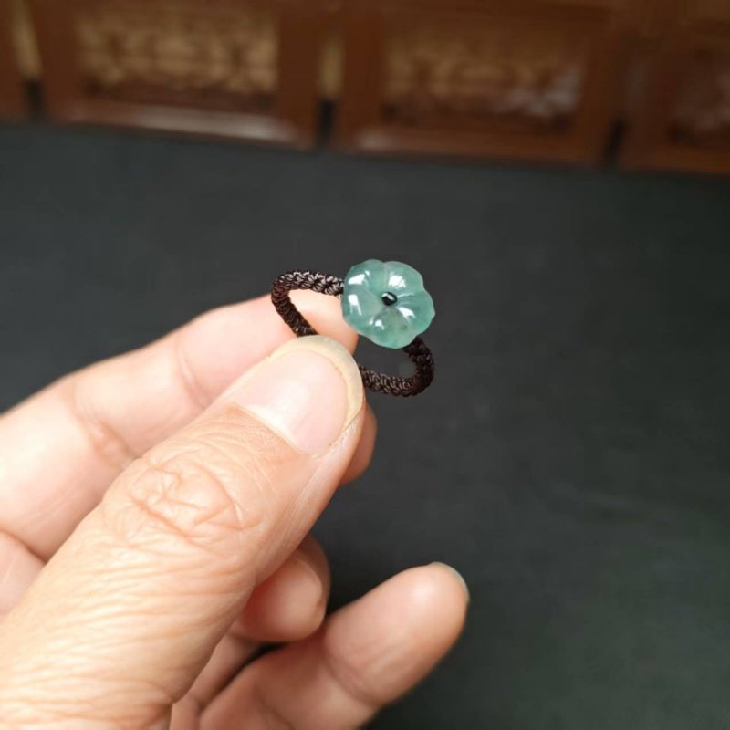 精致花朵翡翠戒指女编织绳有钱花富贵花开设计感红绳编织戒指饰品