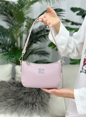 2025年雅蒂尔新款女士软料单肩斜挎两用包新品潮流百搭迷你款包邮