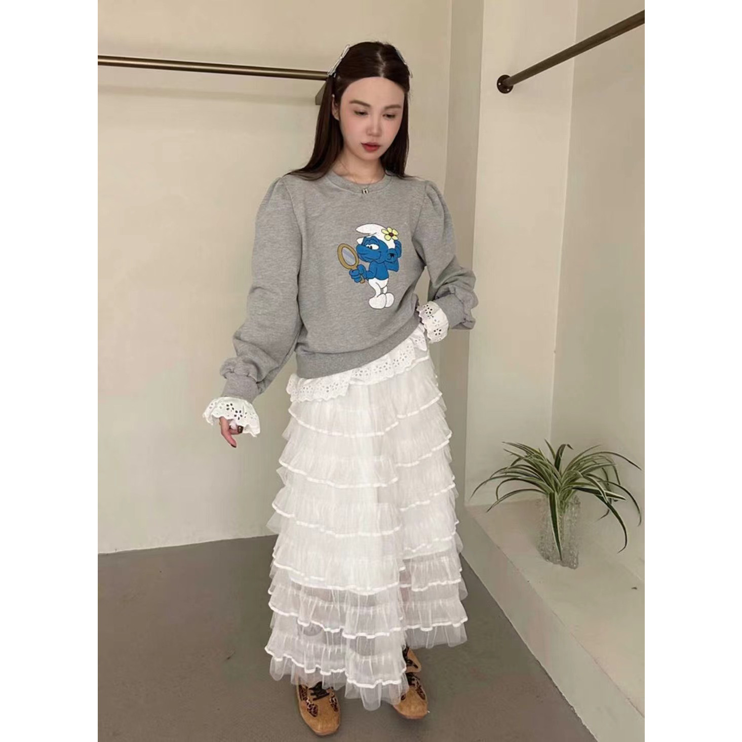 韩国东大门2024秋季新款女复古宽松蕾丝花边拼接蓝精灵卡通薄卫衣
