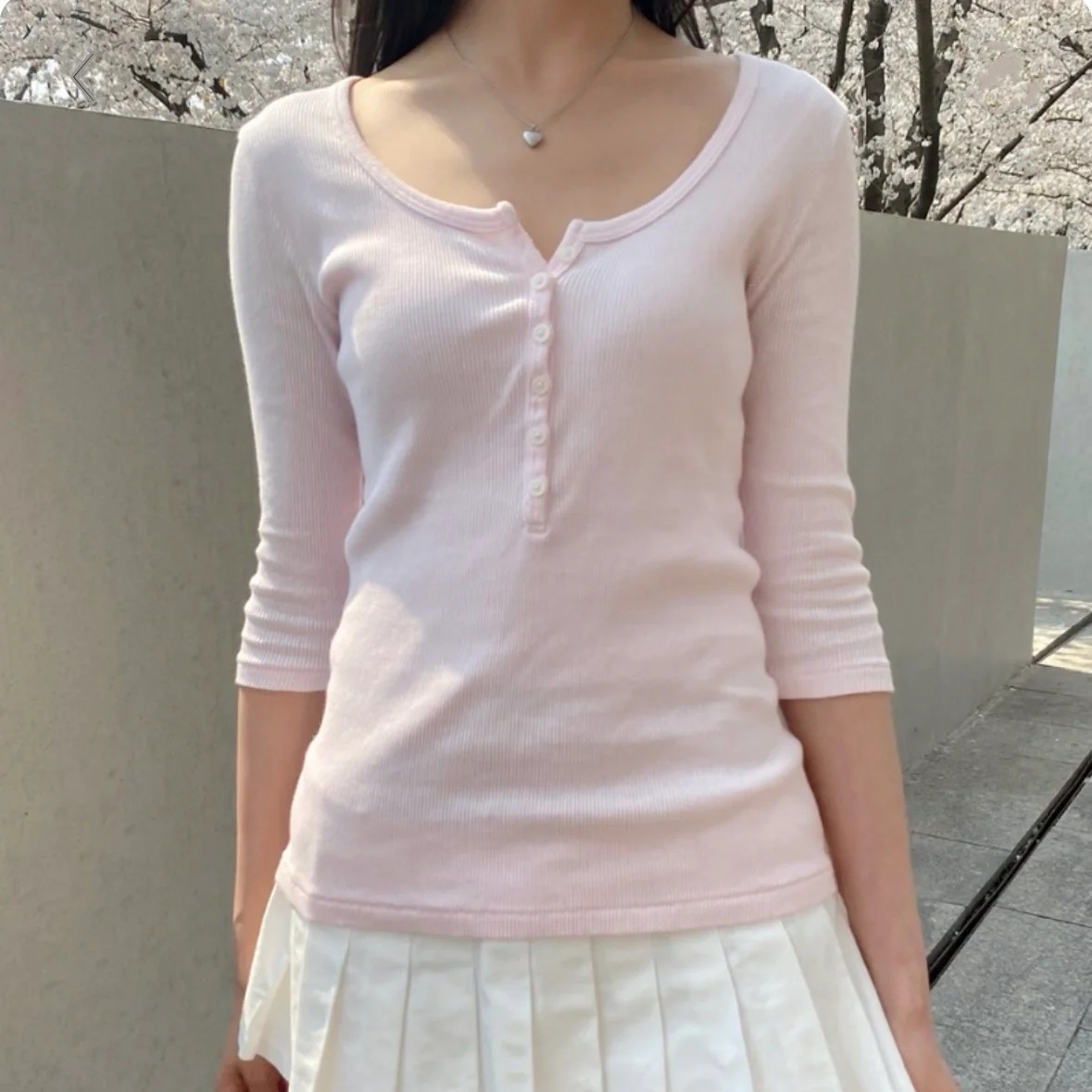 BM浅粉色六粒扣长袖T恤女