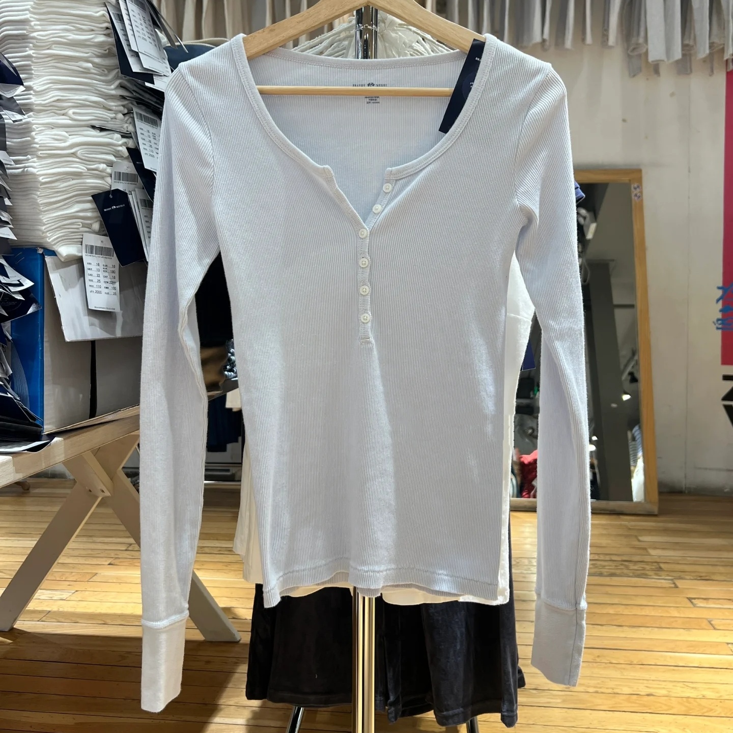 BM官网浅蓝色六粒扣长袖T恤女