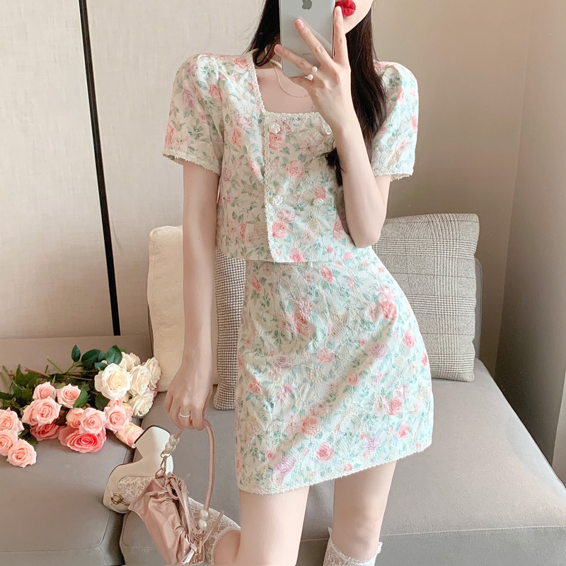 Real shot sweet age reduction square neck lace embroidery small floral temperament jacket + retro floral lace A-line skirt