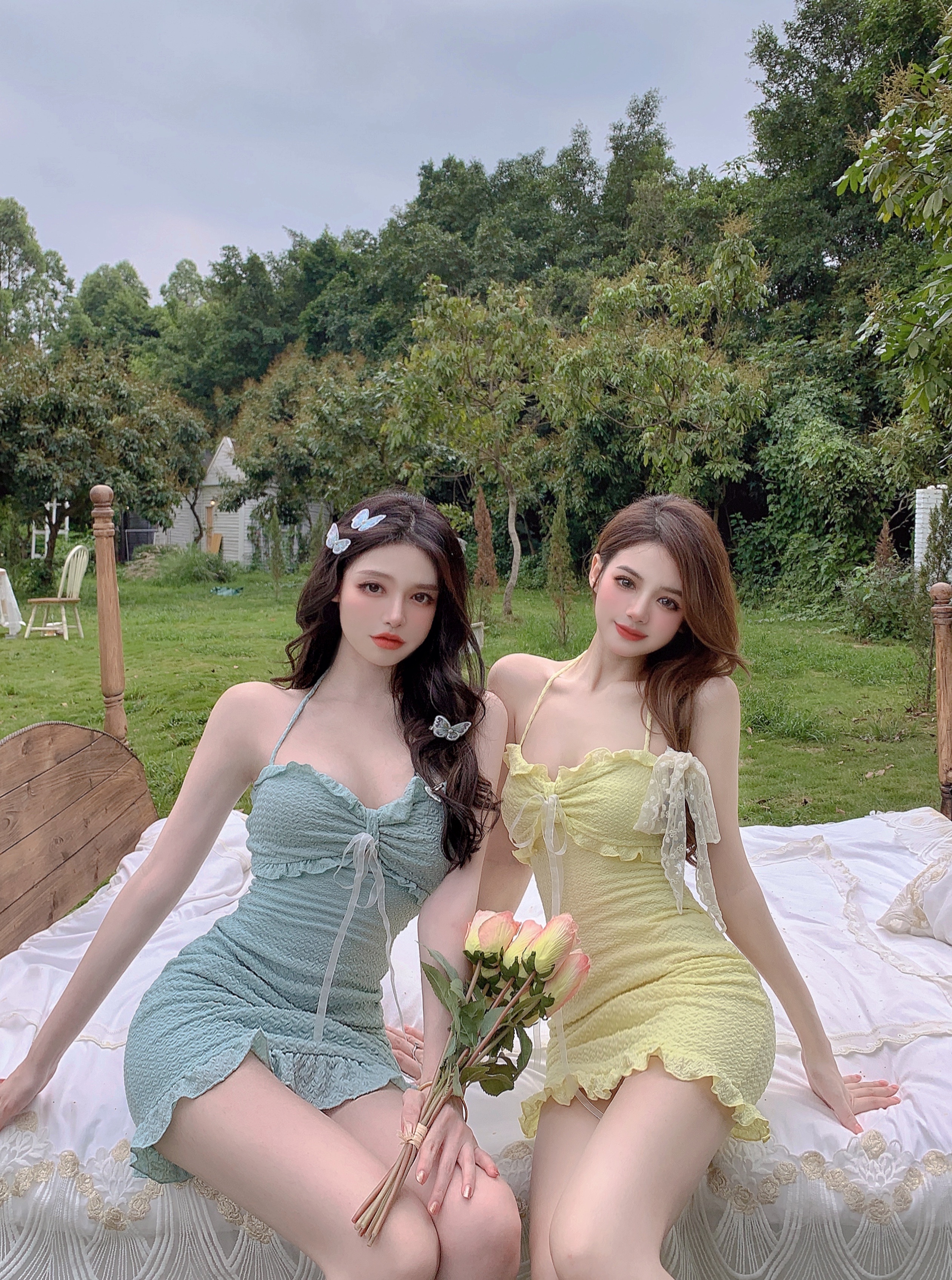 Real photo of a short skirt with Auricularia auricula and neck strap