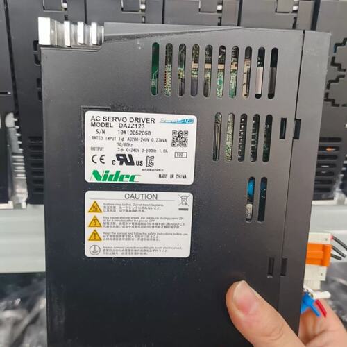 议价N伺服驱动器DA2Z123，件，成色如图，接