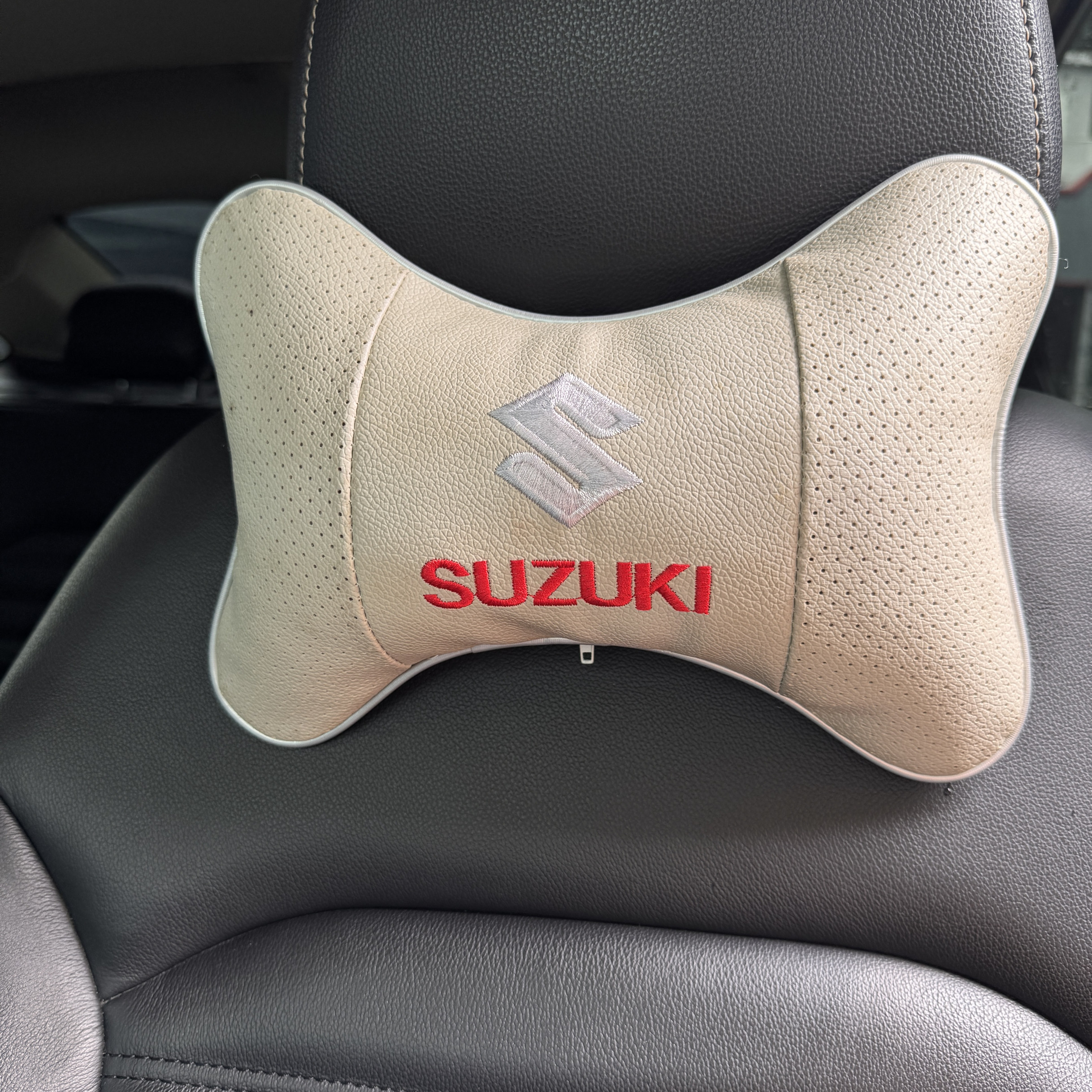 铃木雨燕天语SX尚悦奥拓锋驭维特拉汽车皮头枕护颈枕座椅靠枕一对