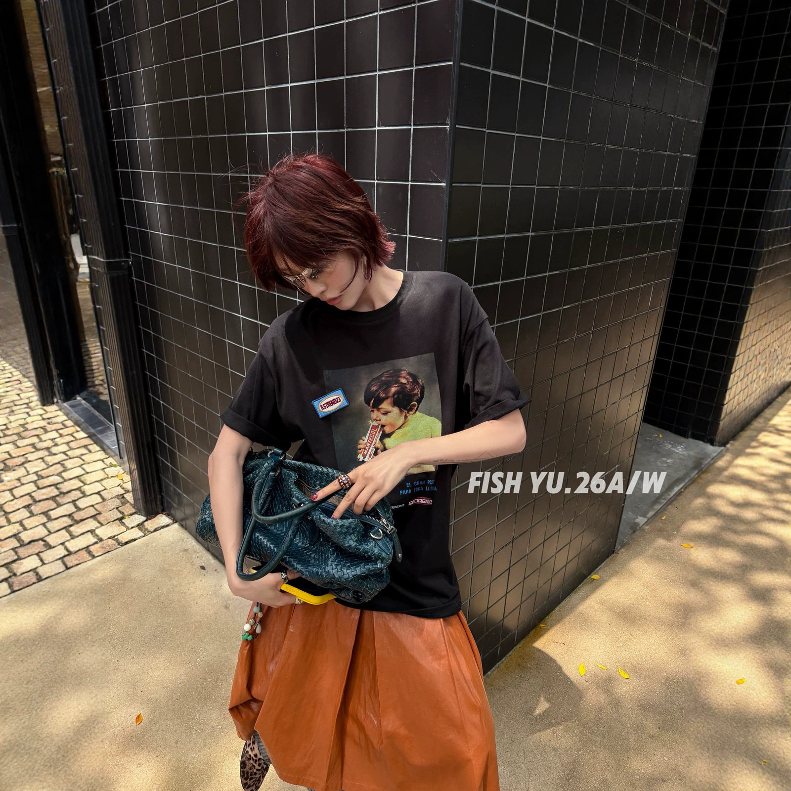 正品现货FISHYU早秋新款美式复古饼干小男孩印花+立体小标短袖t恤