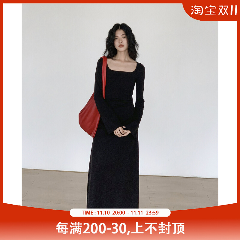 EM八月 黑色显瘦方领长袖连衣裙女法式高腰气质长款针织裙春秋款