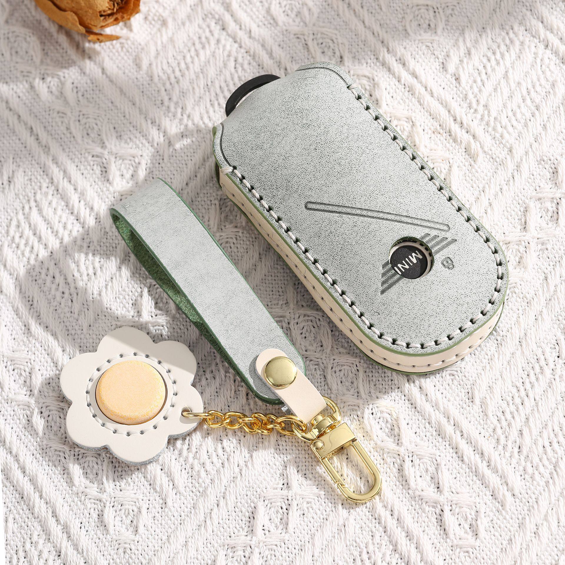 适用于款新款真皮女款真皮钥匙套装饰车用钥匙包