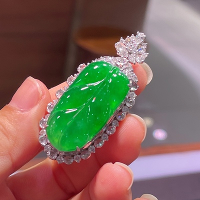 翡翠绿树叶吊坠