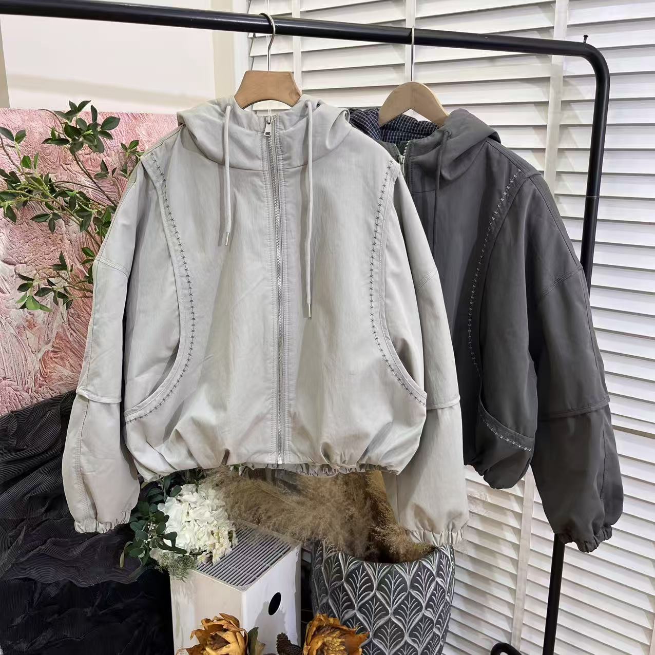 简约休闲「明线设计连帽」短款棉服女E6354