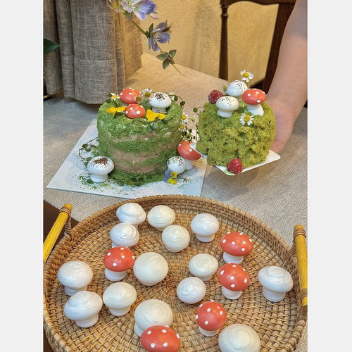 蛋白糖立体红白小蘑菇烘焙摆件