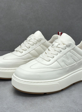 2025新款厚底板鞋男白色真皮透气小白鞋轻便增高潮鞋低帮休闲鞋子