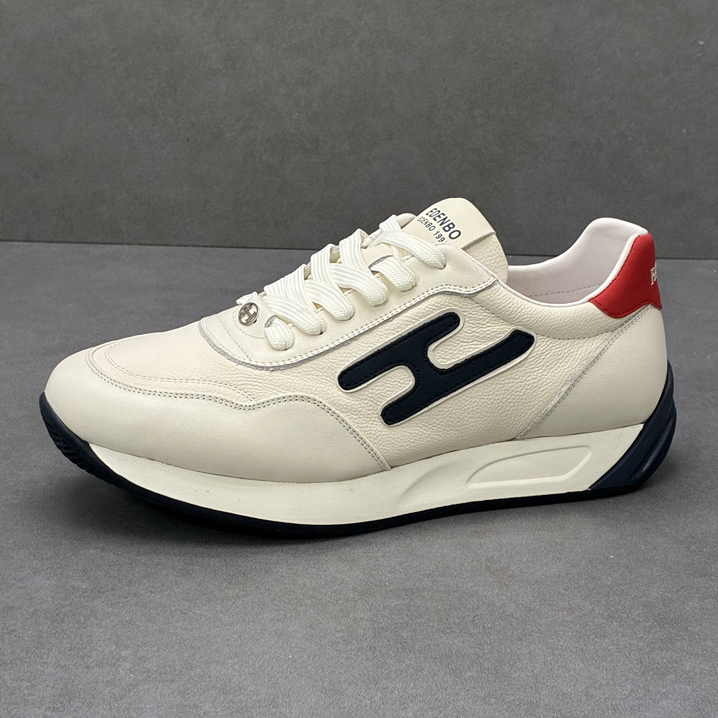 德训透气轻便牛皮阿甘板鞋男