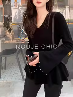 ROUJE CHIC法式黑色v领镶钻喇叭袖针织打底衫女优雅内搭毛衣上衣