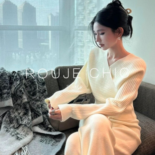 女秋冬极简风气质内搭低领上衣 白色坑条交叉针织衫 ROUJE CHIC法式