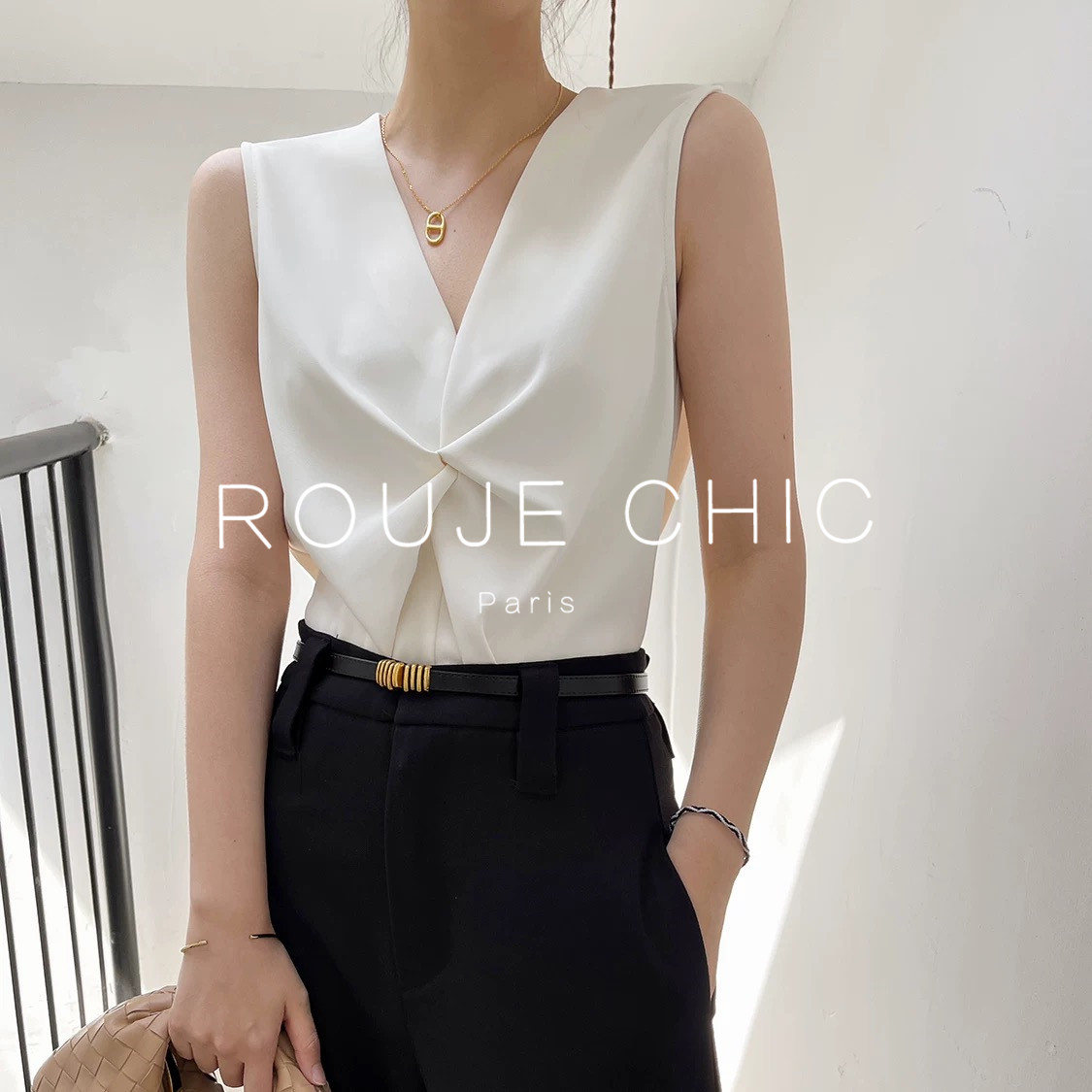 ROUJE CHIC法式高级感白色雪纺扭结V领无袖背心女夏冰丝马甲上衣