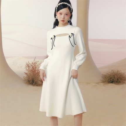 【清仓】糖力 秋冬季白色长袖花朵装饰镂空针织连衣裙女中长款