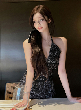 张林超LIN BOUTIQUE 香奶奶5号激光切割立体花挂脖上衣半裙套装