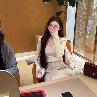 百搭打底衫 LIN 长袖 软糯细腻亲肤坑条V领针织修身 女新 BOUTIQUE