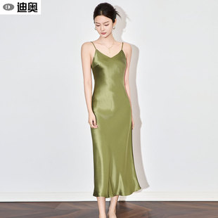 醋酸缎面连衣裙女25夏新款 迪奥时尚 高级感光泽感V领收腰吊带裙子