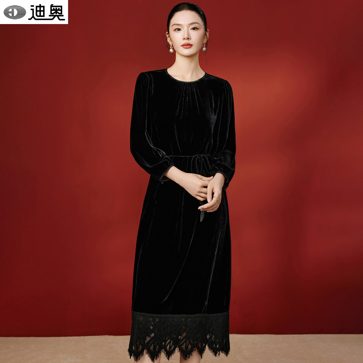 迪奥法式真丝丝绒连衣裙女2026秋冬新款高定蕾丝拼接桑蚕丝中长裙