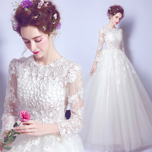 Luxurious romantic lace flowers Princess Bride long sleeved winter winter wedding dress