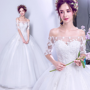 Flower perspective of a word shoulder short sleeved Princess Bride Wedding Dress