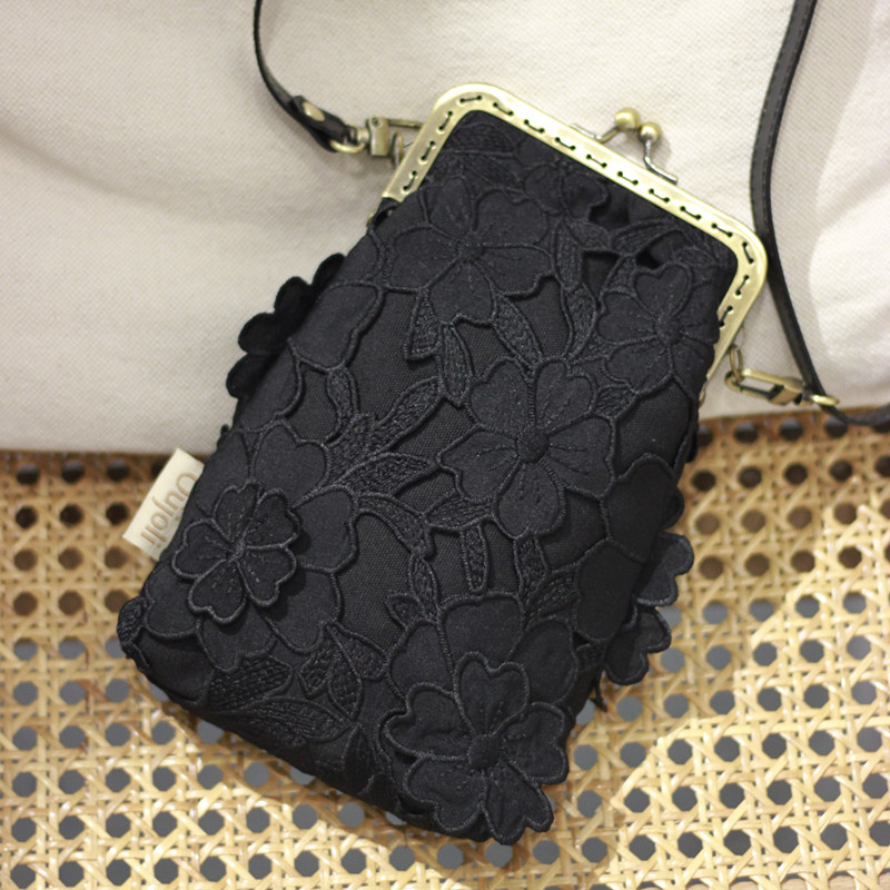 吾尤粒单肩蕾丝复古口金包