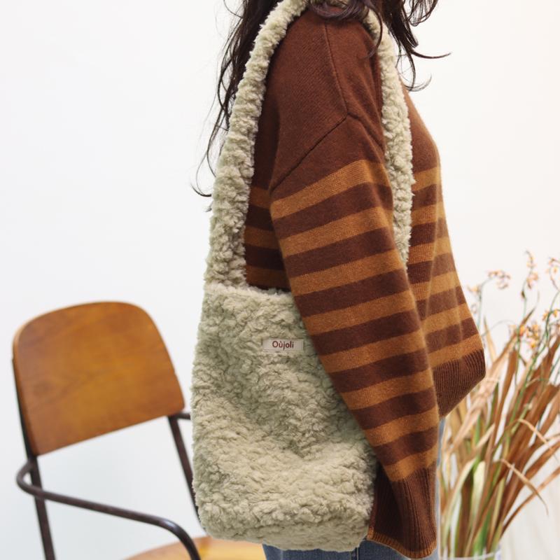 2024新款毛绒单肩斜挎水桶包