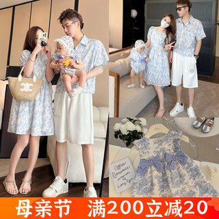 亲子装一家三口夏装碎花连衣裙蝴蝶结母女母子短袖衬衫婴儿全家装