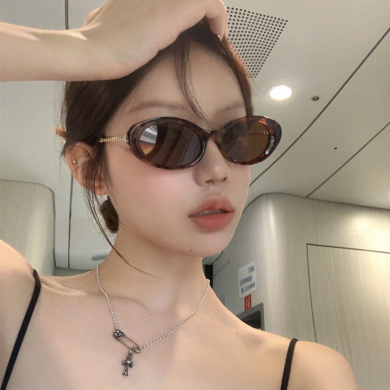 欧美椭圆形猫眼复古时髦墨镜小脸女高级感ins辣妹街拍防晒太阳镜