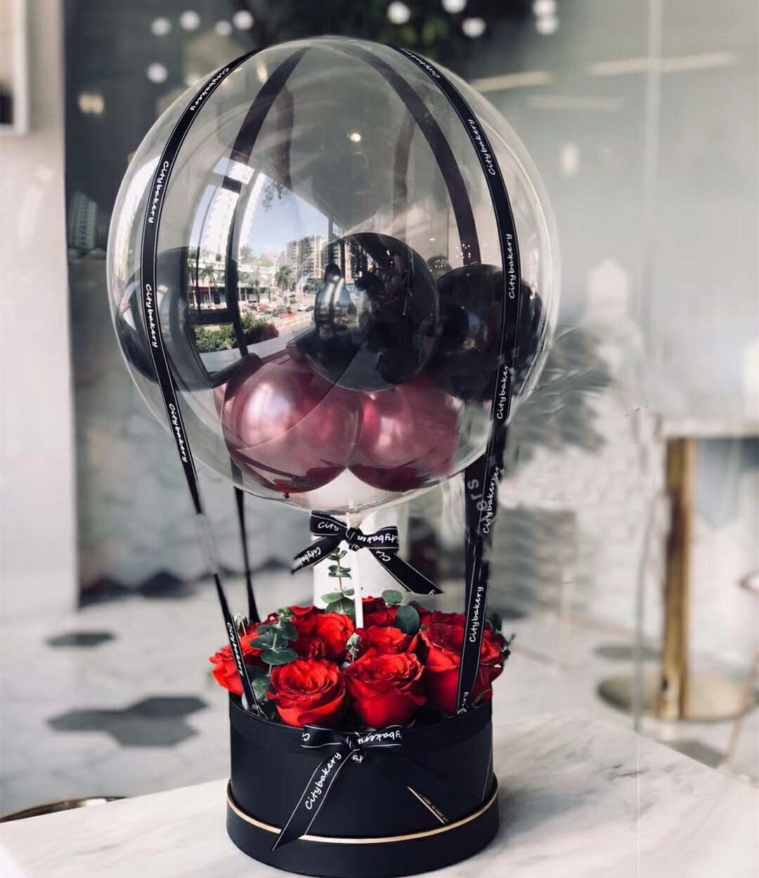 ネットの赤い震える音の花束の無錫の生花の同城の花屋は誕生日の広告の意外な気球の七夕のバレンタインデーを送ります。