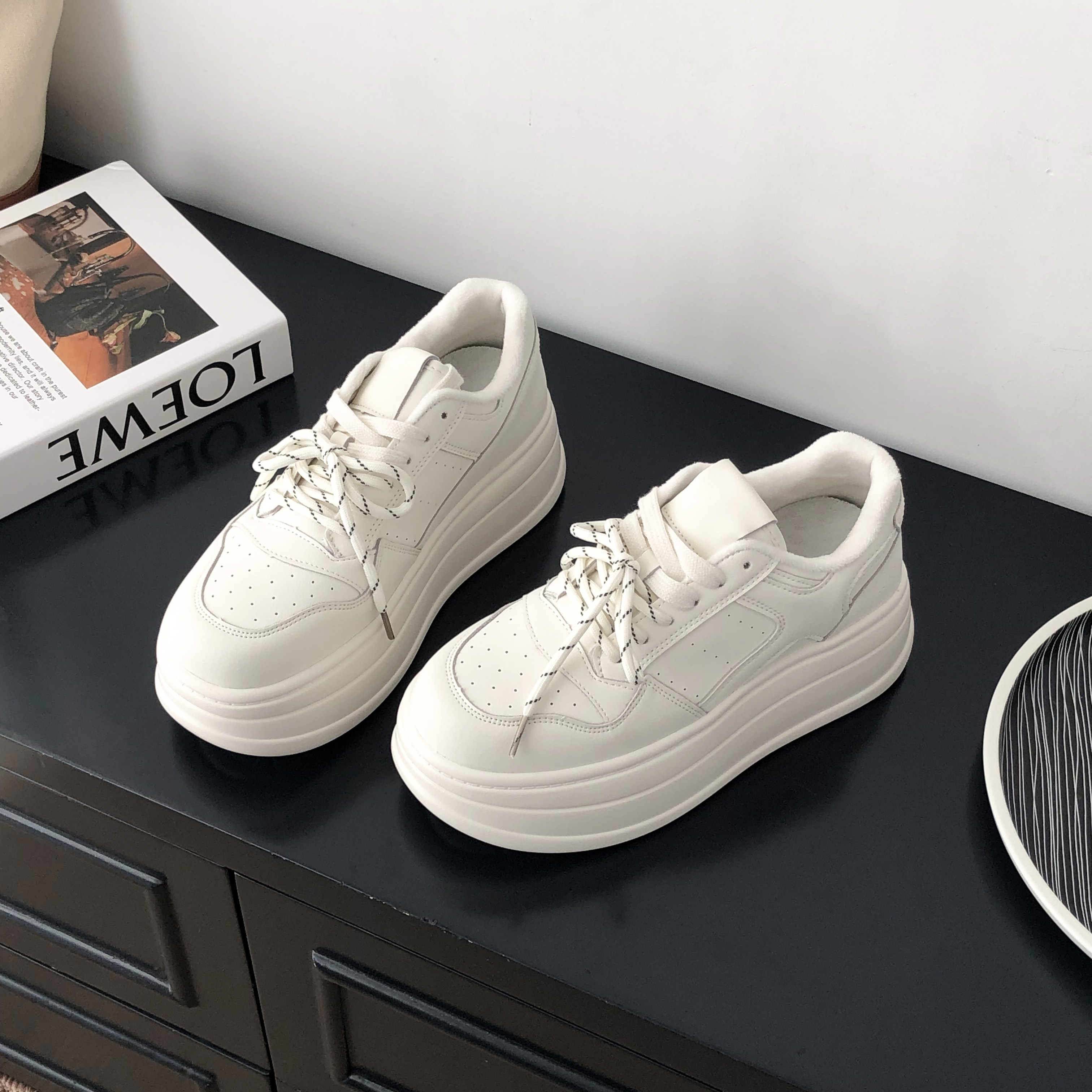 真皮百搭厚底小白鞋女2025新款