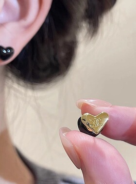 黑色撞色爱心轻奢两戴耳钉