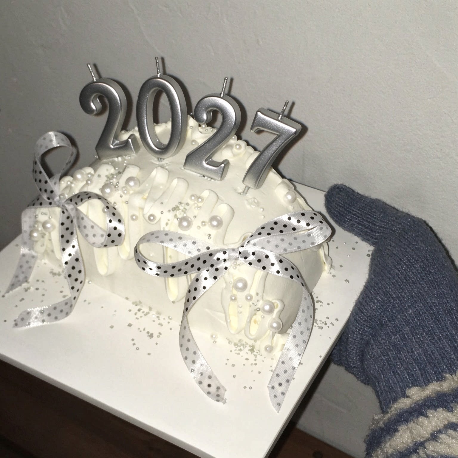 2027跨年蛋糕装饰除夕新年银色数字蜡烛波点丝带彩生日蛋糕装饰