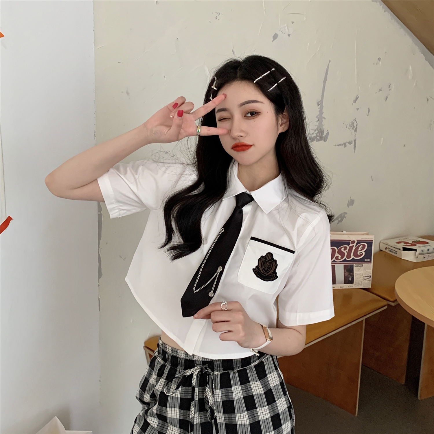 Real price short design badge white short sleeve shirt black and white plaid pants fashion suit
