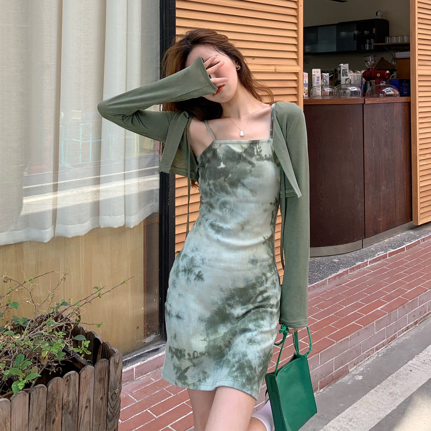 Real price ~ French dark green tie dyed Halter skirt women's sweet and spicy sun proof cardigan dress two piece set