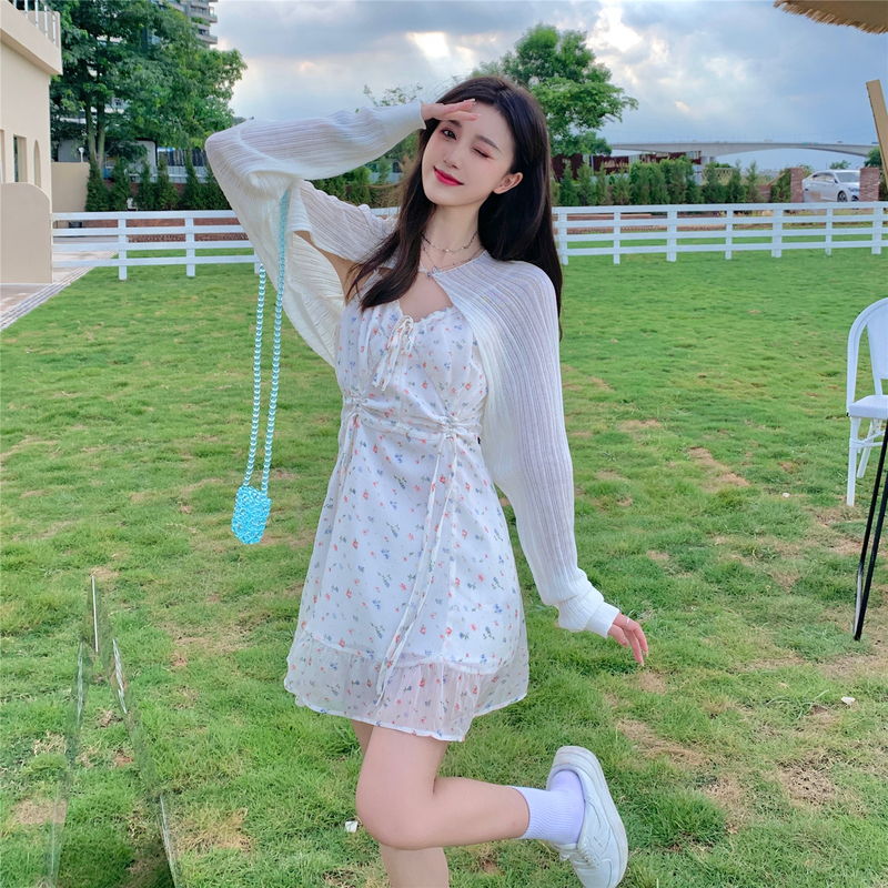 Real price ~ hollow knitted sunscreen blouse + design sense waist slim floral suspender dress