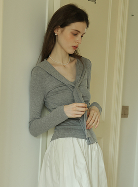 春也白海军领轻柔天丝羊毛飘带长袖T恤女春新款设计感V领通勤上衣