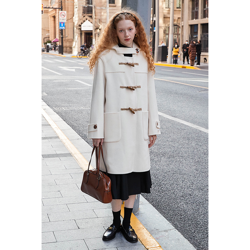 春也白全羊毛牛角扣大衣