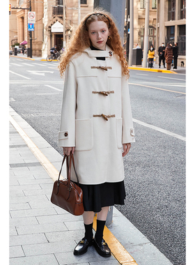 春也白25冬季新款米白色全羊毛牛角扣大衣女小个子双面呢连帽外套