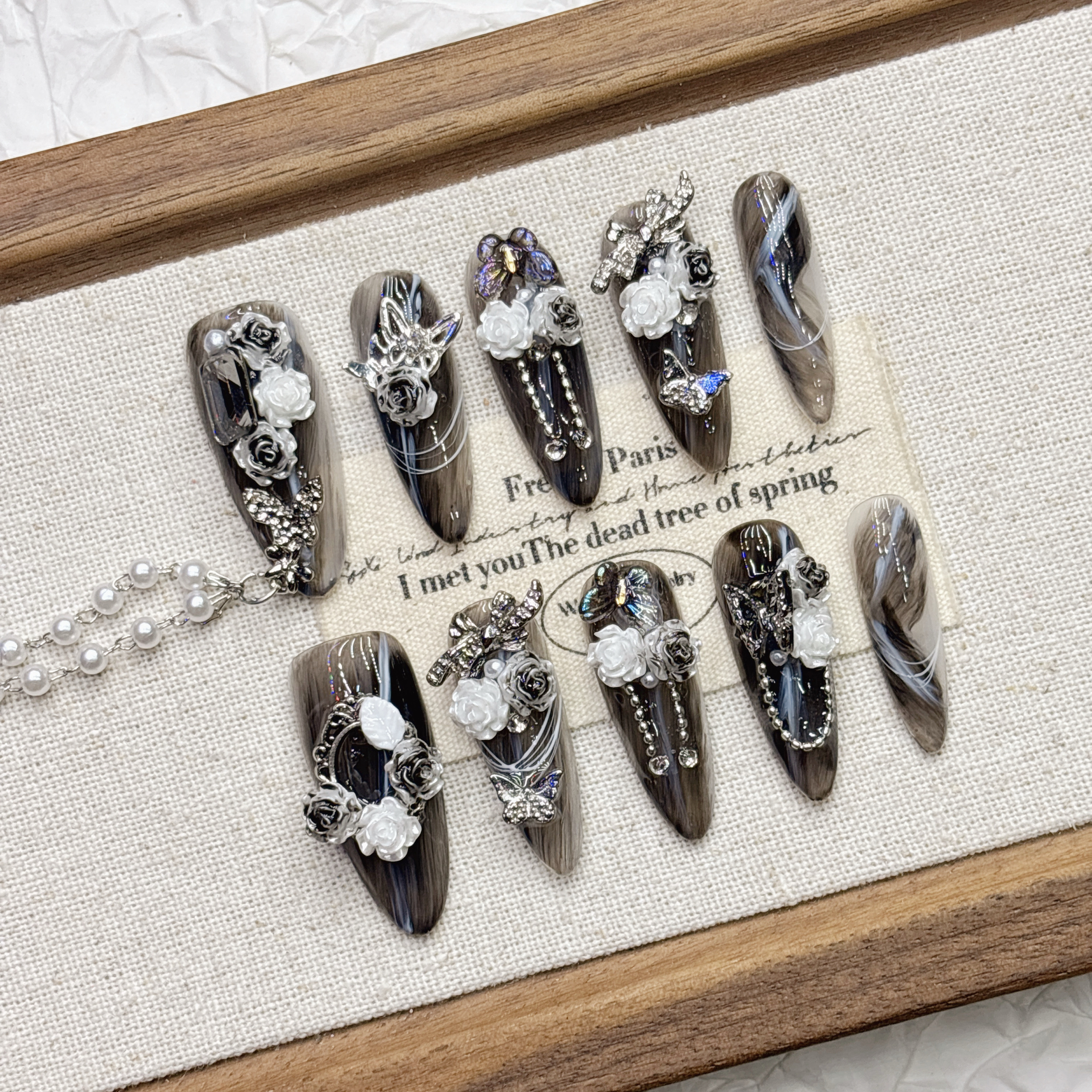 穿戴甲新年款2025暗黑色系轻奢高级感中长款夏天赫本纯手工穿戴甲